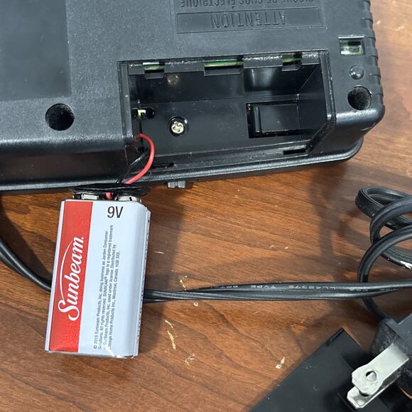 Vintage Woodgrain GE AM/FM 7-4613A Digital Alarm Clock Radio Tested Works - Picture 9 of 9